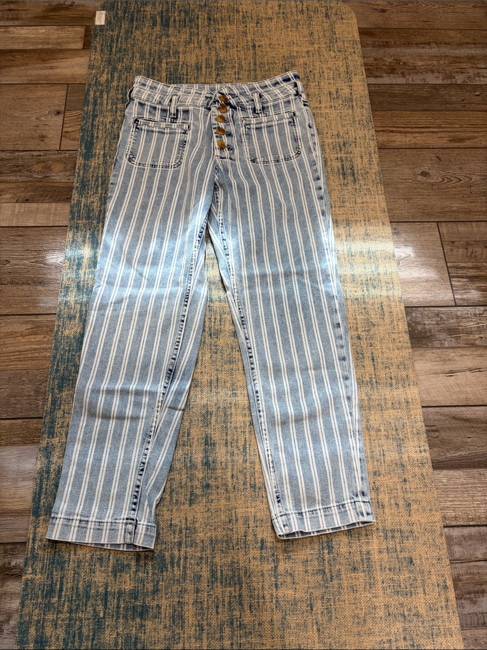 Striped Cropped Ankle Jeans in Light Blue